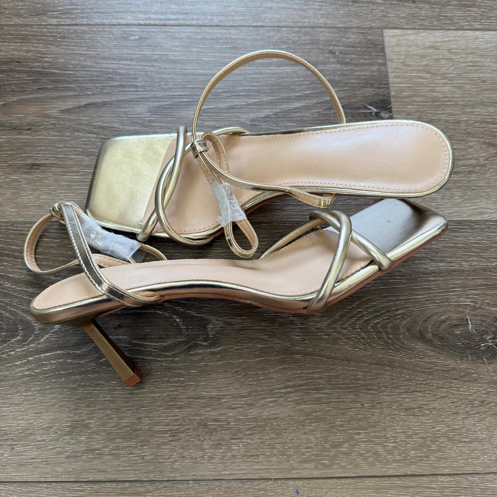 Gold metallic strappy sandals with square toe and ankle strap Size 9.5 - Picture 3 of 5